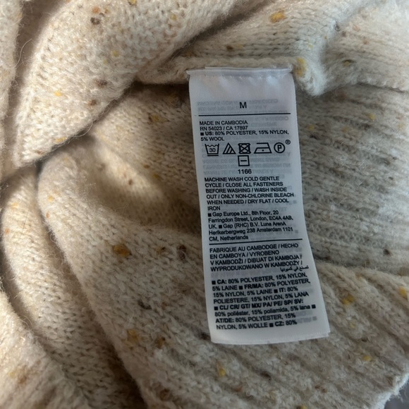 Old Navy Womens Speckled Button-Front Cable-Knit Sweater - Picture 5 of 6